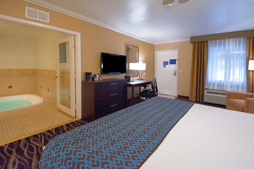 Hotel Tempe/Phoenix Airport Innsuites Hotel & Suites Bagian luar foto